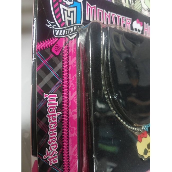 นิตยสาร MONSTER HIGH ฉบับที่ 19 รบกวนเลื่อนดูสภาพหนังสือก่อนการสั่งซื้อ**